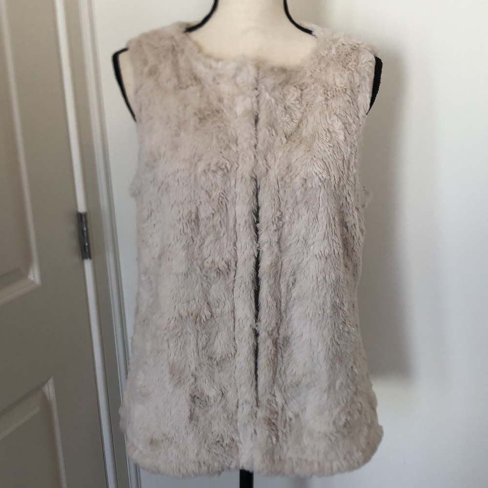 Cream Sleeveless Fur Vest - Picture 4 of 6
